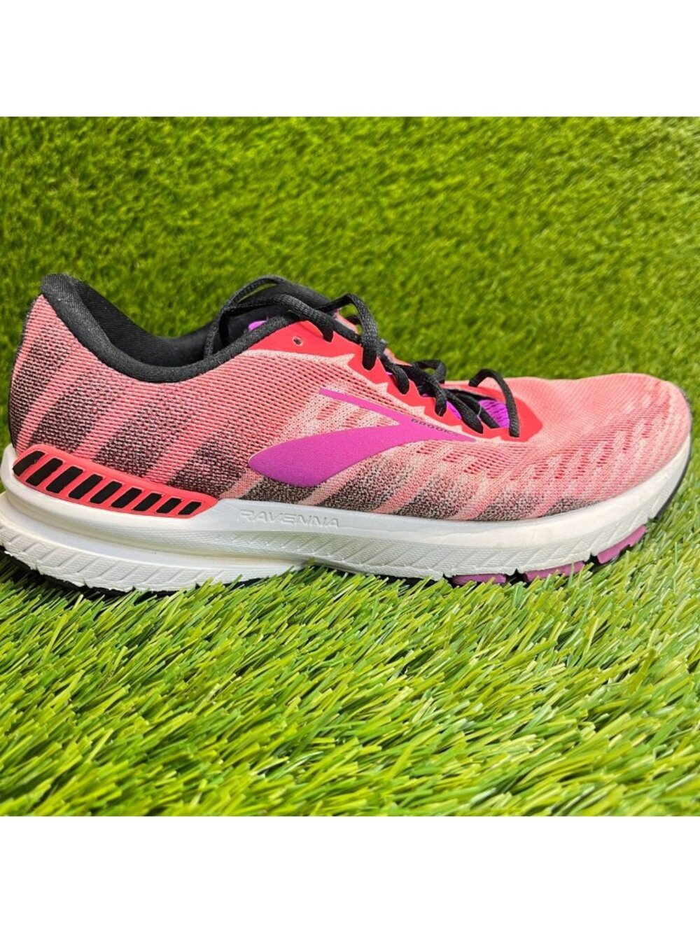 Brooks Ravenna 10 Womens Size 7 Pink Black White Athletic Running Shoes Sneakers